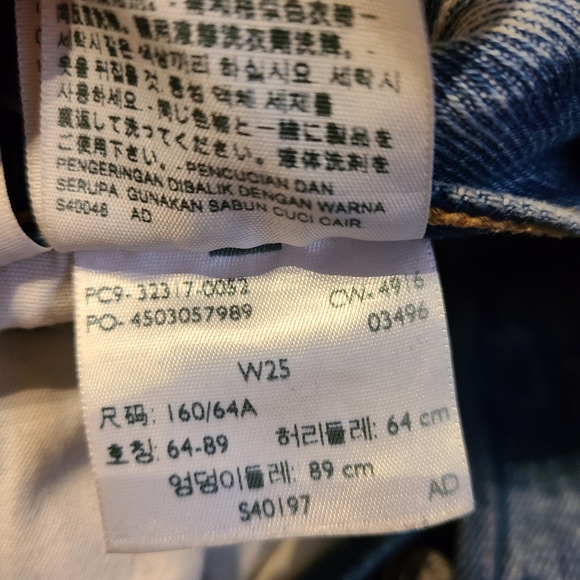 Levi's 501 Demin Shorts - Picture 5 of 5